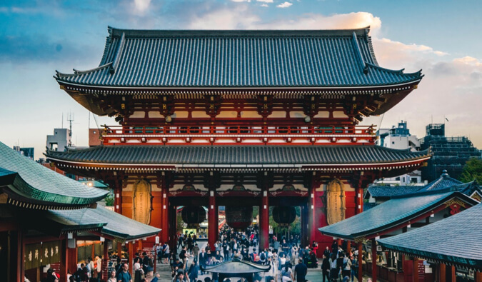 Tokyo’s Top Airbnb Experiences: Food, Nightlife & Culture