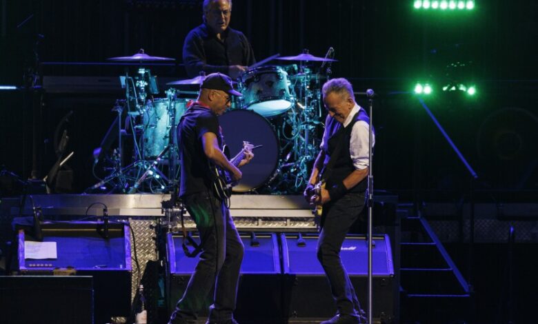 Springsteen’s “Land of Hope” message hits Chicago