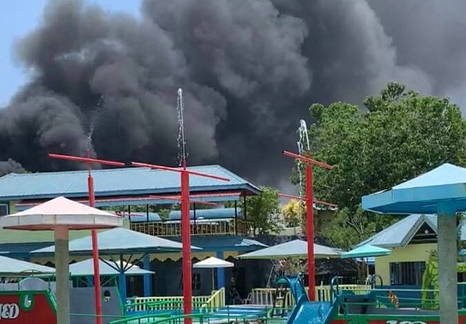 Firefighters extinguish resort blaze