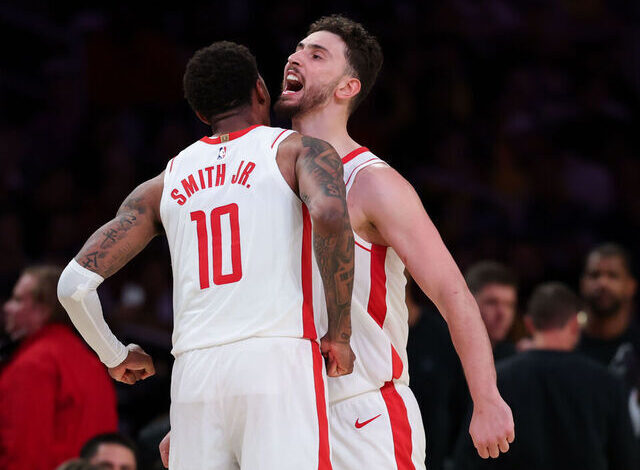Rockets extend series with win over Lakers in Game 5