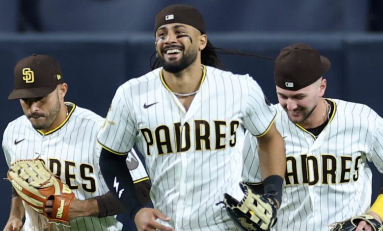 Padres extend winning streak to 8 with sweep of Mariners