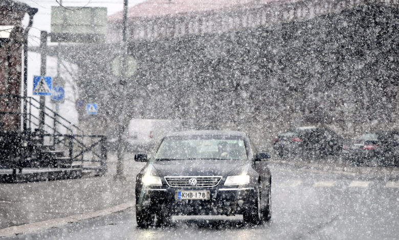 Kevätmyrsky kurittaa maan etelä- ja keskiosia viikonloppuna – varaudu huonoon ajokeliin