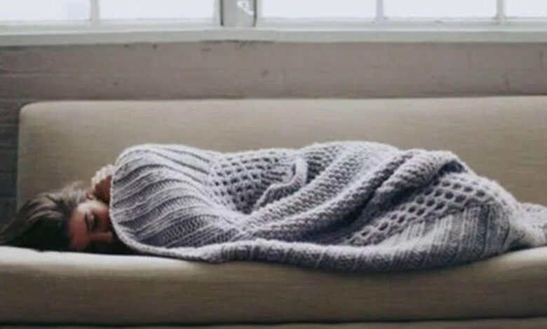 Yatanda ayağınızı niyə yorğandan çıxarırsınız?