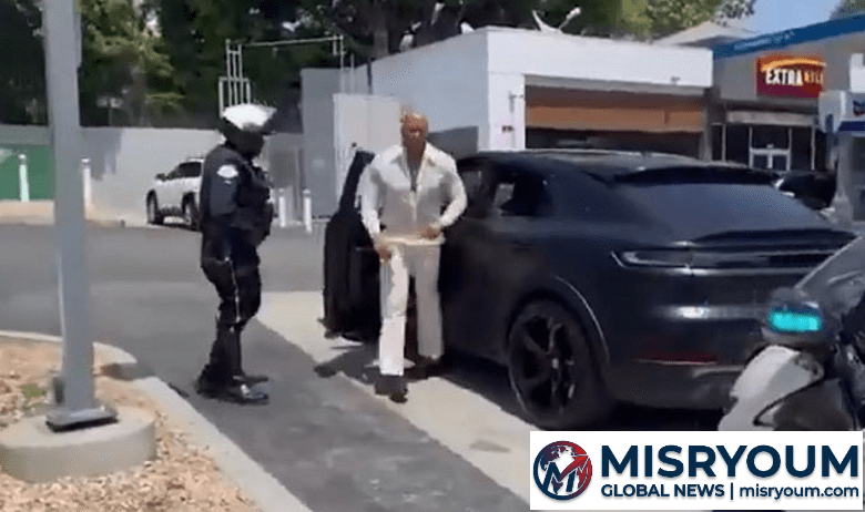 Dwayne Johnson, La Roca, es multado por la policía en Los Ángeles Dwayne Johnson, La Roca, es multado por la policía en Los Ángeles
