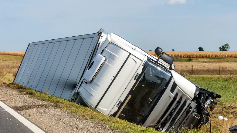 Which truck accident attorneys in Houston offer free consultations for injury cases?