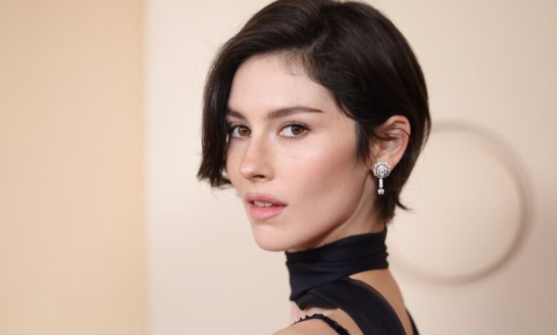 Gracie Abrams Announces New Song ‘Hit the Wall’