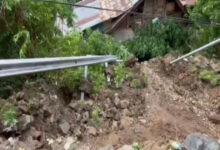 Heavy rain floods homes, wrecks Srinagar-Bandipora road