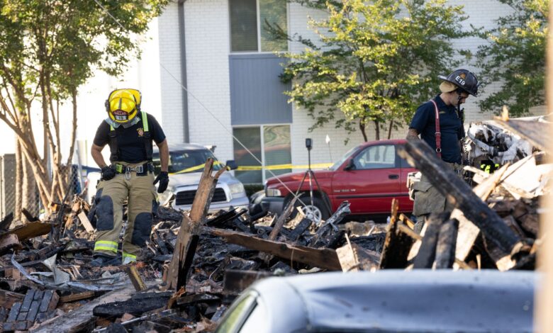 Oak Cliff vigil follows search suspension after deadly blast Oak Cliff vigil follows search suspension after deadly blast