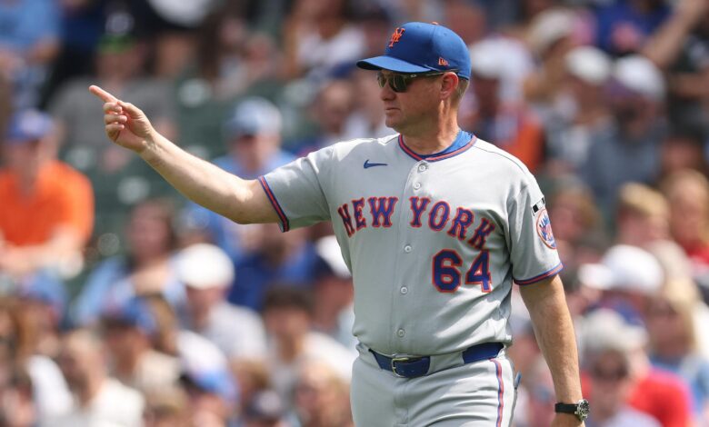 Mets Keep Carlos Mendoza as Stearns Backs Manager