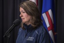 Alberta premier vows “remain in Canada” vote