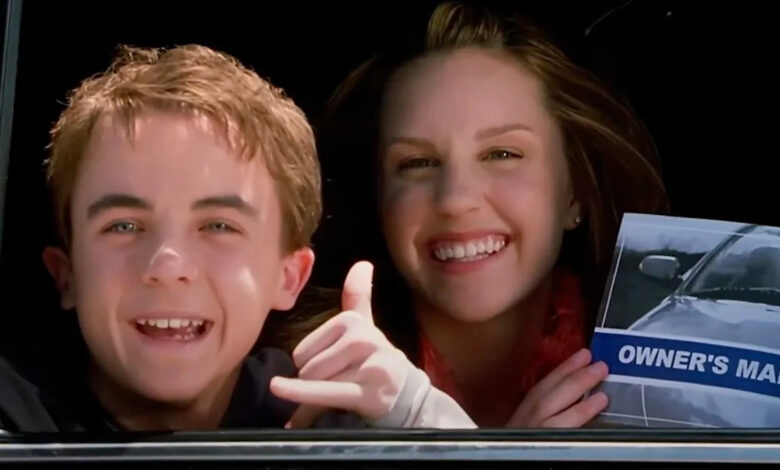 ‘I Think I’m The Only Person In History To Turn Down Saturday Night Live.’ Frankie Muniz On The (Adorable) Amanda Bynes-Related Reason He Said No