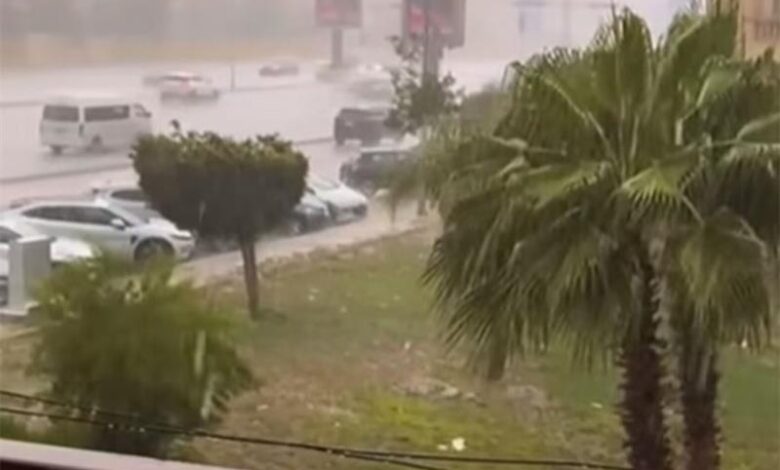 Heavy Rainstorm Causes Traffic Delays Across Downtown Heavy Rainstorm Causes Traffic Delays Across Downtown