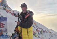 Mass. man hits Everest speed record in 9:55