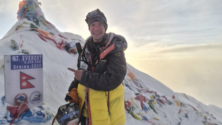 Mass. man hits Everest speed record in 9:55