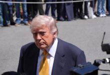 Trump shrugs off U.S. economy as Iran risk mounts