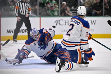 Stan Bowman’s goalie gamble leaves Edmonton stuck