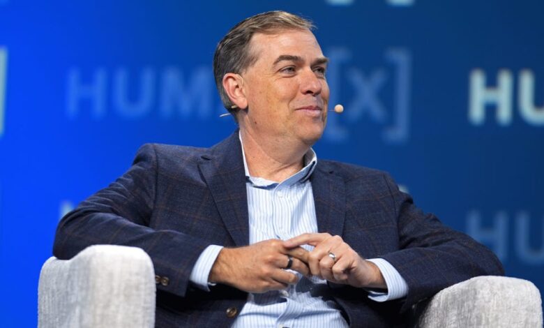 AWS CEO: Amazon plans to hire 11,000 interns in 2026