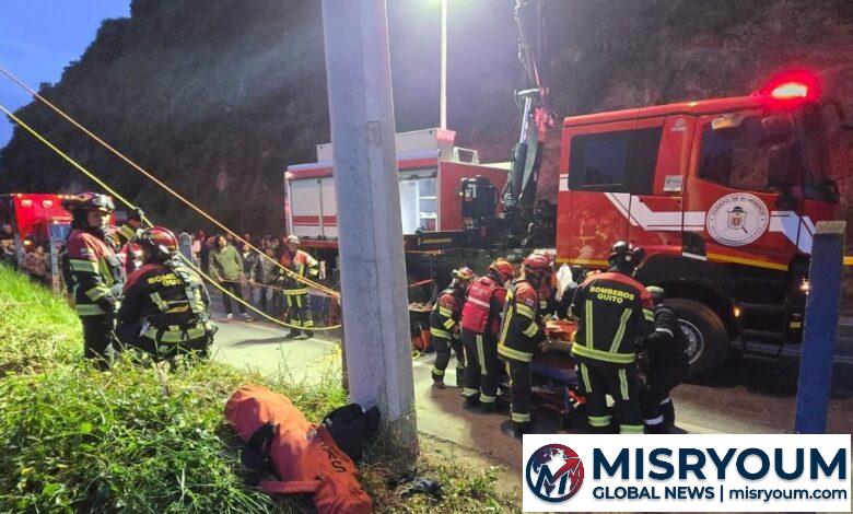 Rescate en El Quinche: vehículo cae a una quebrada con cuatro ocupantes