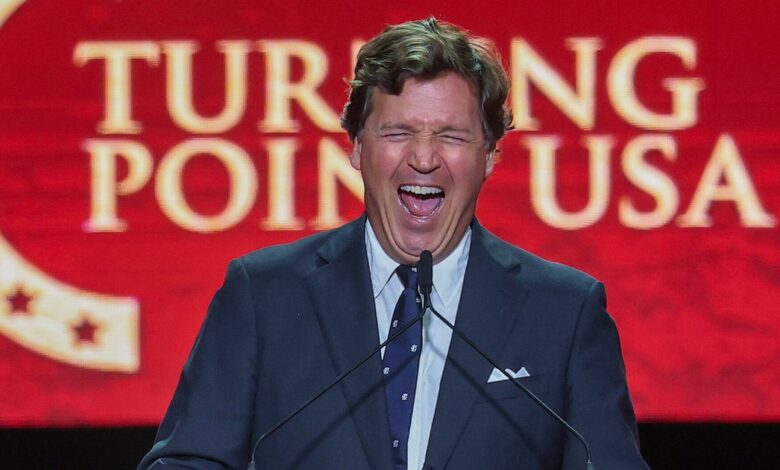Tucker Carlson urges Americans to stop paying credit cards Tucker Carlson urges Americans to stop paying credit cards
