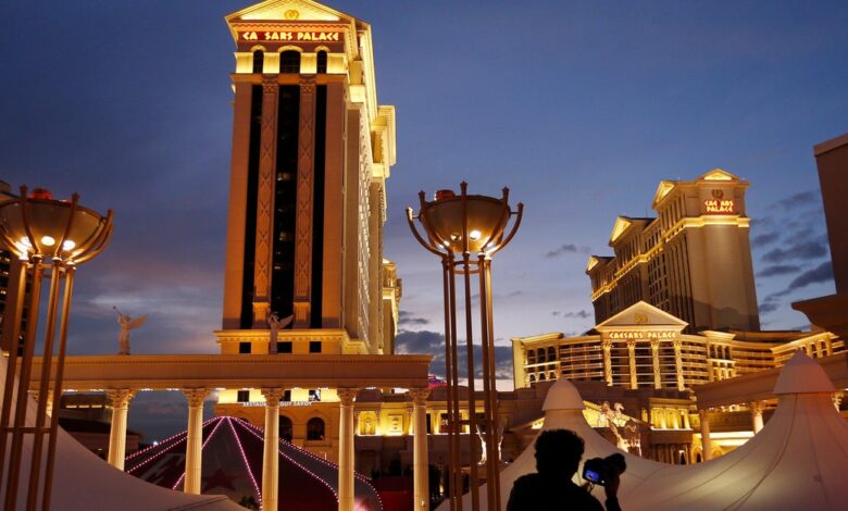 Fertitta’s Caesars bid nears  billion—union watches