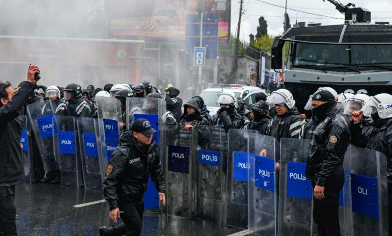 Tränengas und Platz-Sperren: 1.-Mai-Demo in Istanbul eskaliert Tränengas und Platz-Sperren: 1.-Mai-Demo in Istanbul eskaliert