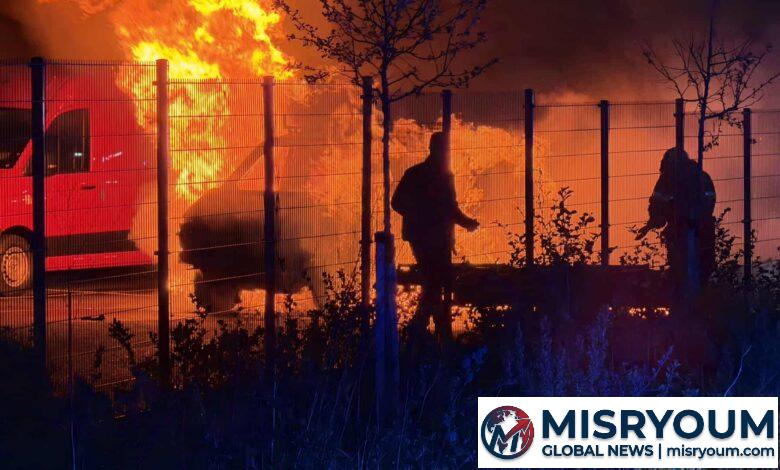 Stor brand ved autocentral: Campingbus blussede op igen