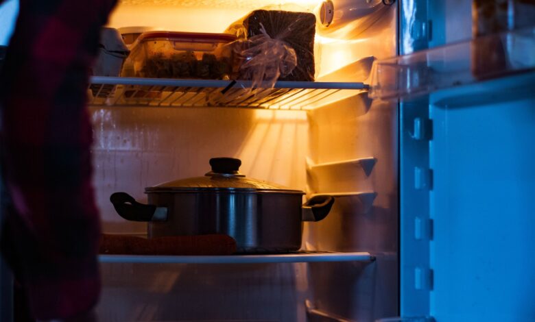 Kochtopf im Kühlschrank: Virologin warnt vor Gesundheitsrisiken