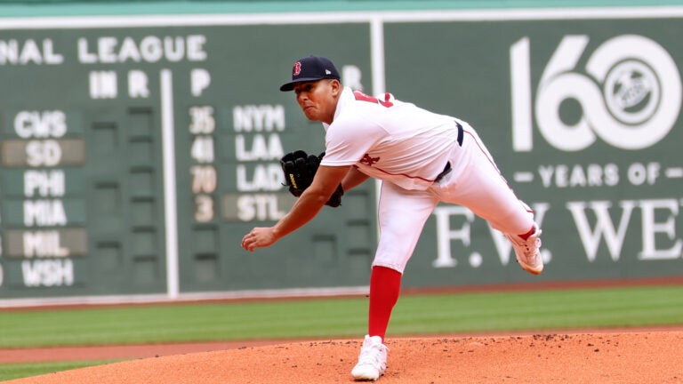 Red Sox starter Ranger Suarez exits game early due to hamstring issue