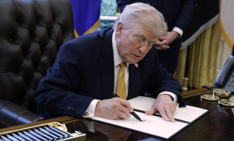 Judge orders White House to preserve Trump records Judge orders White House to preserve Trump records