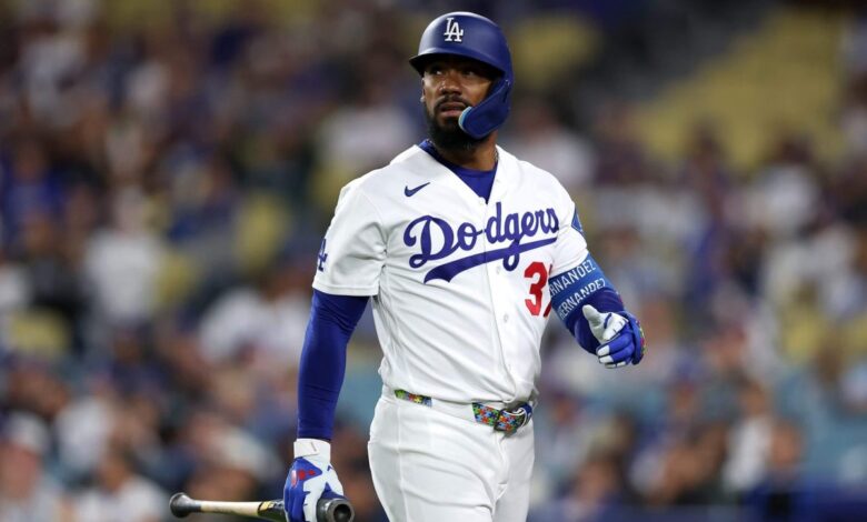 Dodgers lose Teoscar Hernández to strained left hamstring Dodgers lose Teoscar Hernández to strained left hamstring