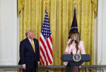Trump critics question hand discoloration in viral photo