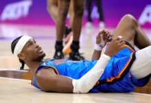 Spurs fan brings mini Oscar to taunt Gilgeous-Alexander