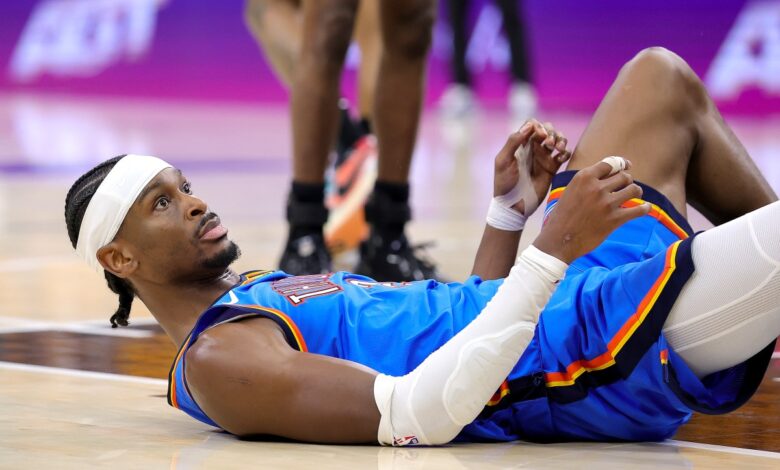 Spurs fan brings mini Oscar to taunt Gilgeous-Alexander