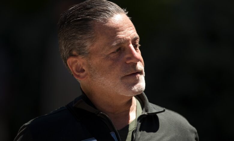 Dan Gilbert tells Cavs fans not to panic Dan Gilbert tells Cavs fans not to panic