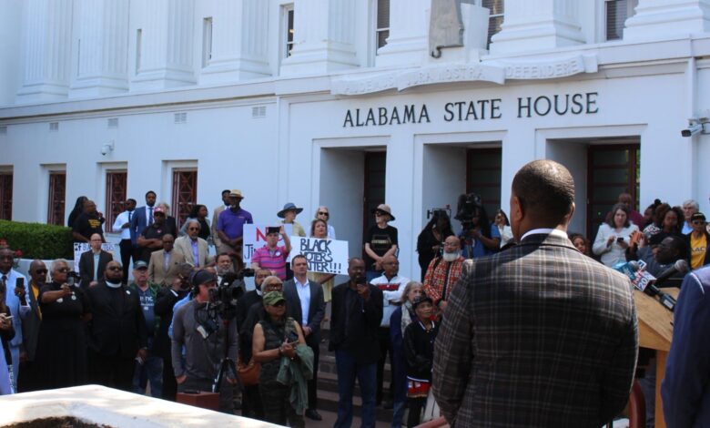 Alabama lawmakers clash over redistricting and election timing