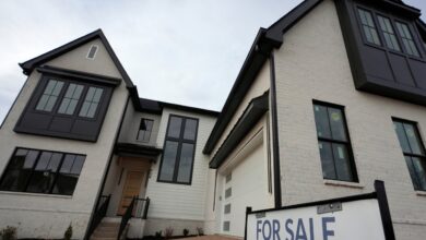 US Home Sales Flat in April as Spring Buys Falter