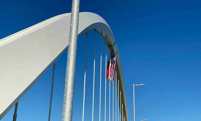 Frederick Douglass Bridge Shut as DC Police Handle Barricade