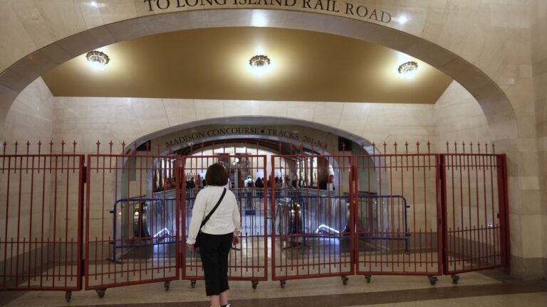 Hochul urges LIRR unions back as strike enters day two