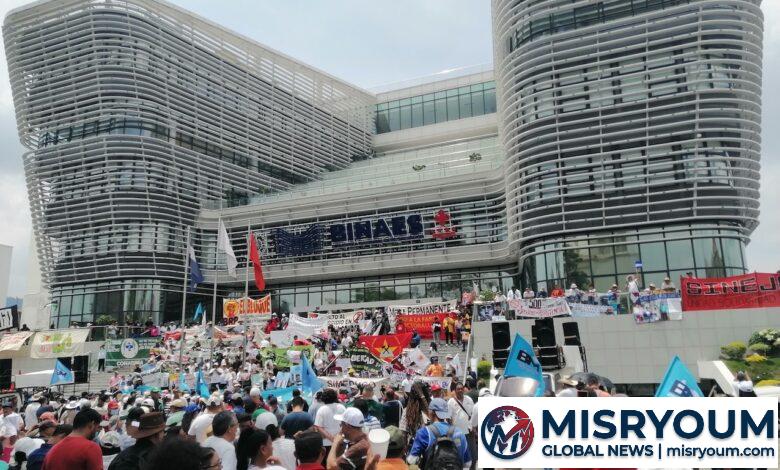 Organizaciones marchan para denunciar despidos y privatización