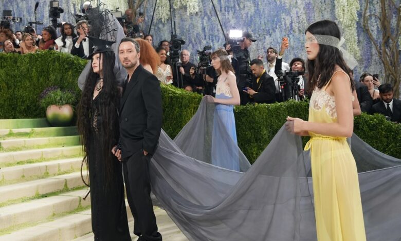 Celebridad, poder y arte se dan la mano en una creativa Met Gala