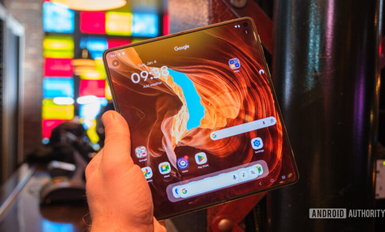 Razr Fold vs Pixel 10 Pro Fold: Google’s gamble