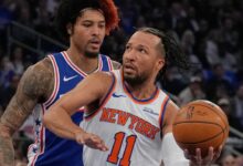 Knicks stay red-hot, cruise past 76ers in Game 1