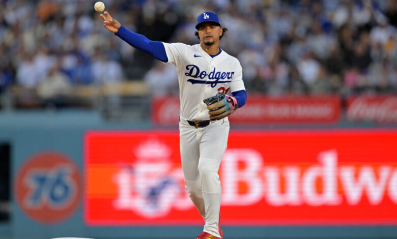 Dodgers Re-Sign Santiago Espinal After IL Shakeup