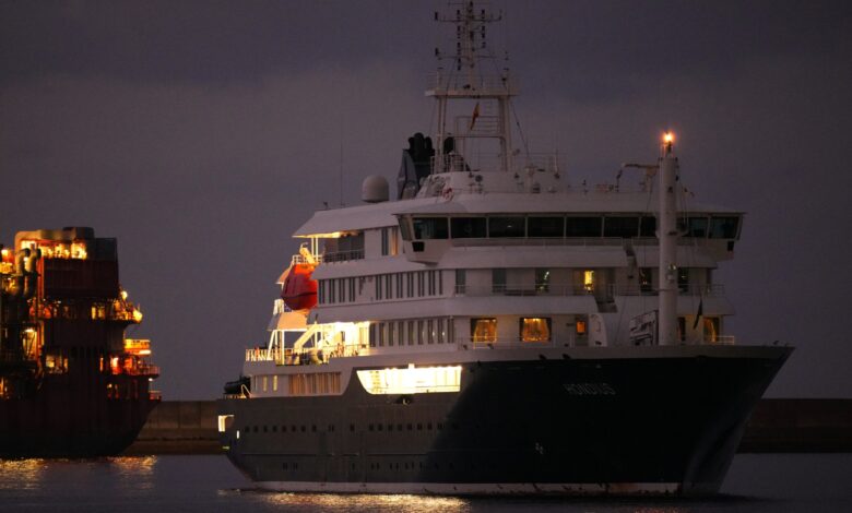 Hantavirus Cruise: Passengers Begin Evacuation in Canary Islands Hantavirus Cruise: Passengers Begin Evacuation in Canary Islands