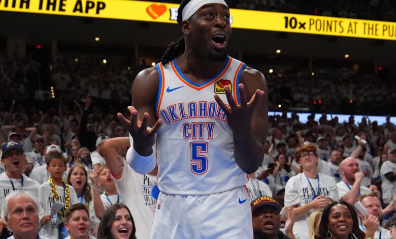 Thunder silence Spurs, take 3-2 lead in Game 5 Thunder silence Spurs, take 3-2 lead in Game 5