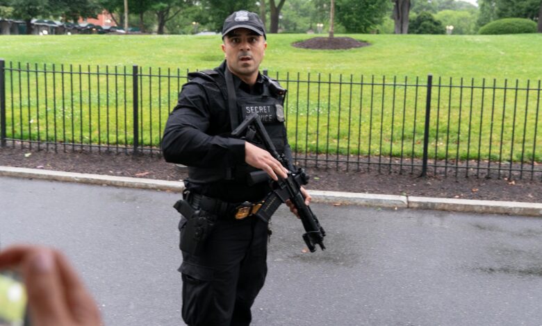 Suspect dies after shooting at White House checkpoint Suspect dies after shooting at White House checkpoint