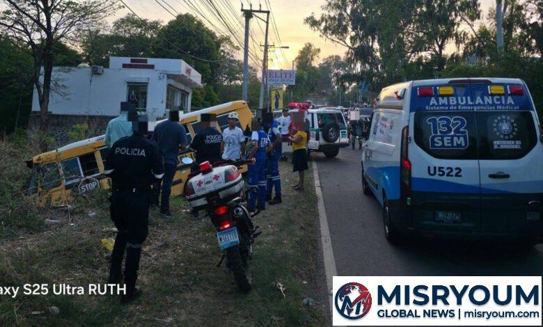 Autobús de iglesia se accidenta en San Miguel Autobús de iglesia se accidenta en San Miguel
