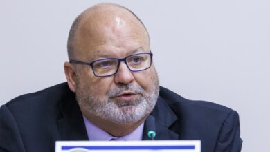 Robert Brackett keeps HD 34, eyes CD 9 endorsement
