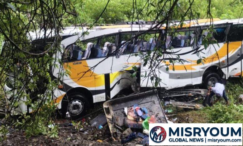 Bus Pariwisata Terjun ke Jurang di Toba, 50 Orang Terluka Bus Pariwisata Terjun ke Jurang di Toba, 50 Orang Terluka