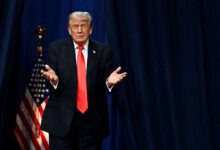 Trump turns mic issues into Florida crowd joke